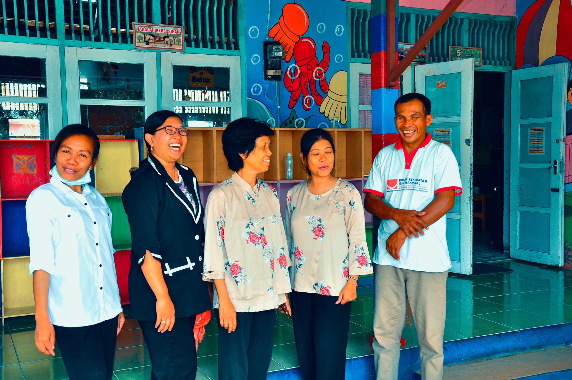 Ibu Guru Endang bersama para Guru TK Petra